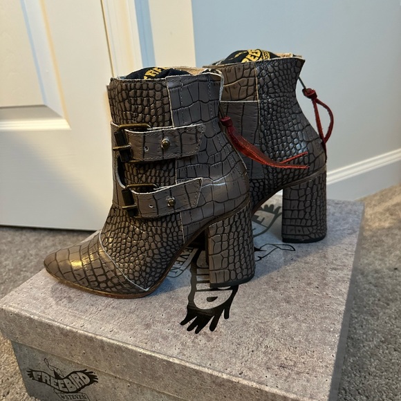 Freebird by Steven, Joey, Stone Croco, size 6 - Picture 5 of 8